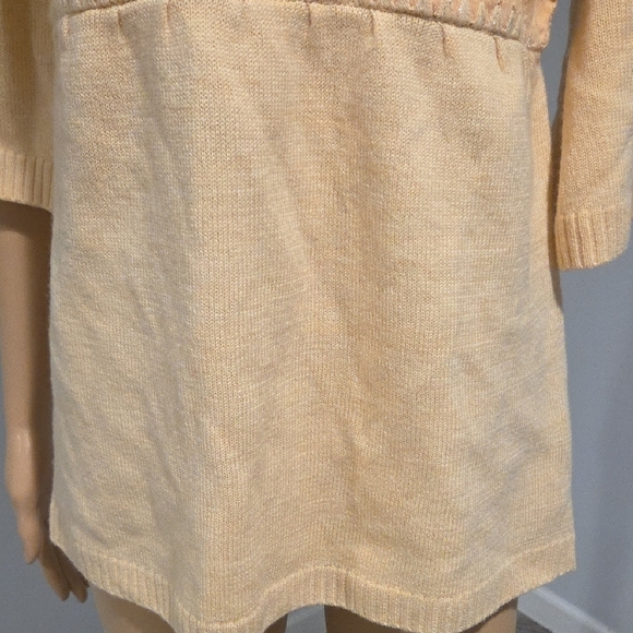 Chic wool  Beige Knit Women's Blouse - Picture 4 of 13